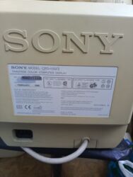 Masaüstü kompüterlər və iş stansiyaları: Köhnə Sony komputer və hissələri. sistem bloku, disketler, kalonka — 3