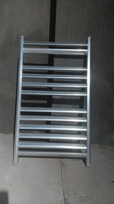Кухонные краны: Metal radiator, dəsmal qurutmaq üçün istifadəyə uyğun funksional