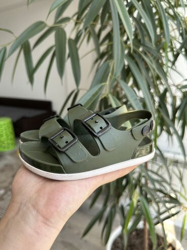 зеленые туфли: Продаются сандали на мальчика, можно и на девочку. Размер 25. Сын