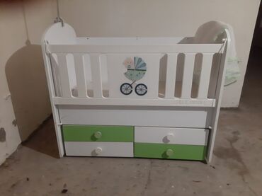 Beşiklər: Oğlan və qız üçün, İşlənmiş, Dördbucaq, Beşik, Dəstsiz, Yellənmə mexanizm ilə — 11