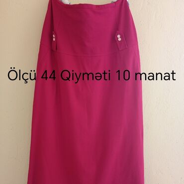 Домашние костюмы: - Qadın yubkası - Rəng: narıncı-qırmızı/çəhrayı ton - Model: düz