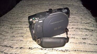 Video kamere: 1. Sony DCR-DVD205E Handycam DVD Camcorder (12x Optical Zoom, 2.7" — 1