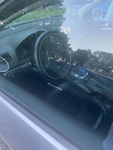 otkup vozila: Volkswagen Golf V, srebrna boja, 5 vrata (hečbek). Alu felne sa VW — 5
