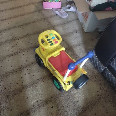 Игрушки: Машинка детская от года до 3 лет.
Колеса работают, можно кататься