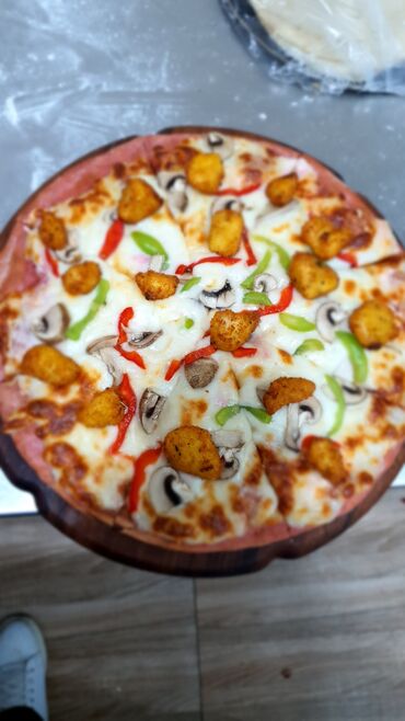 Qabyuyanlar: Pizza men işi axtatıram 10 saat iş vaxtı olsun maaş 40 Azn günlük