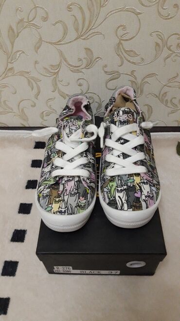 Другая женская обувь: Летние женские кеды производство Sketchers Оригинал, абсолютно новые
