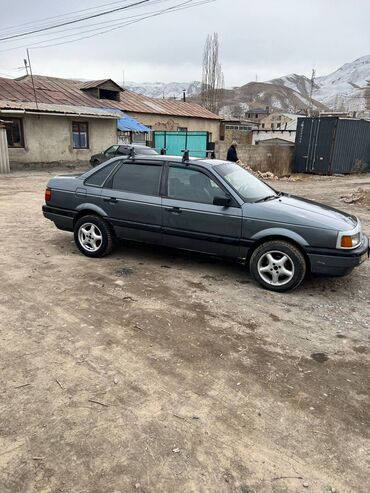 авто телешка: Volkswagen Passat: 1989 г., 1.8 л, Механика, Бензин, Седан