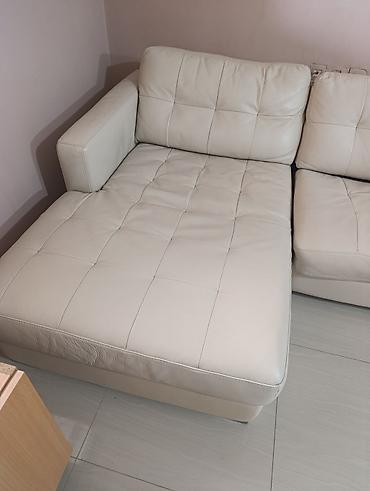 Ugaone garniture: Nameštaj – više artikala 1) Drvena vitrina sa staklenim krilima – — 33