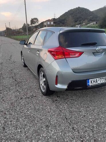 Toyota Auris: 1.4 l. | 2013 έ. Λιμουζίνα