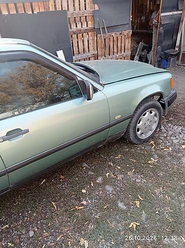 зеленый aston martin: Mercedes-Benz W124: 1987 г., 3 л, Механика, Дизель, Седан — 5
