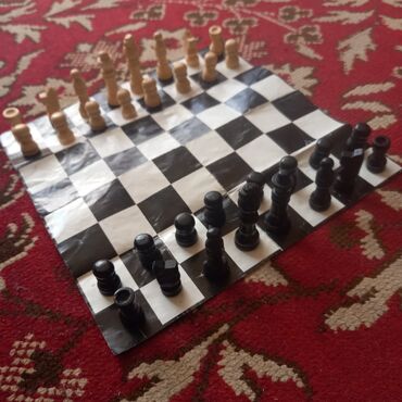 Şahmatlar: Məndə 3 dəst Şaxmat var ki, evdə yer tutduğundan satıram. 1) Böyük — 17
