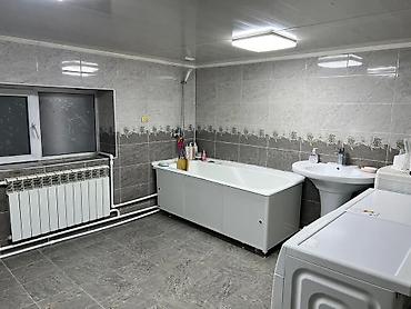 Продажа коттеджей и домов: Срочно продается 2х этажный дом Район Ак ордо 1 6 сот 240 м2 8 комнат — 8