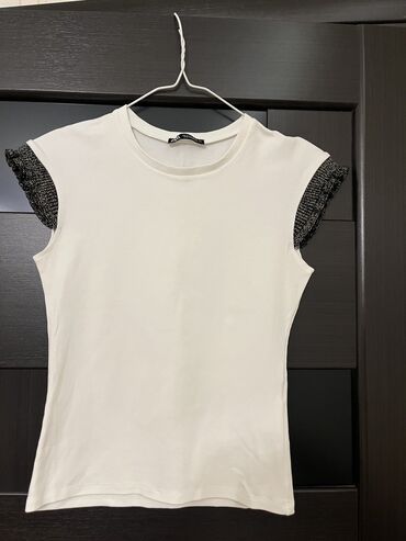 Futbolka və maykalar: Zara kofta 🤍 bir iki defe geyilib teze kimidir Qolları kantlı model S — 3