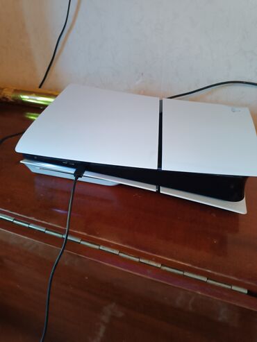 i̇pad 5: Playstation 5 satilir.yaddash 1 TB 1 hefte olar alinib,demek olar ki