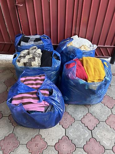 костюмерная: Вещи б/у без выбора, в основном женские. Приезжайте, забирайте. ЛОТ — 1