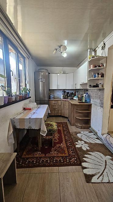 Продажа коттеджей и домов: 🏠 Срочно продаётся дом в Ак-Ордо 3 📐 Площадь дома: 50 м² 🌿 Участок: 4 — 4