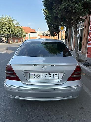 Mercedes-Benz: Mercedes-Benz C-Class sedan (W203), gümüşü rəng. - Kuzov: 4 qapı — 7