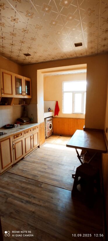 Долгосрочная аренда квартир: Kirayə üçün geniş və işıqlı mətbəxli ev təqdim olunur. Xüsusiyyətlər