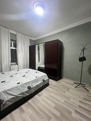 neftçiler: Nizami rayonu, Neftçilər metrosunun yaxını, Məlhəm Hospitalın yanında — 2