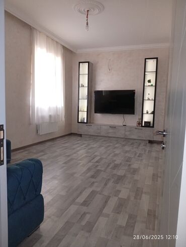 agdasda satilan evler 2020: Qaraçuxur qəs. 5 otaqlı, 150 kv. m, Kredit yoxdur, Yeni təmirli