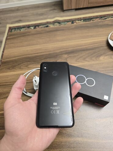 Xiaomi: Xiaomi Mi 8, rəng - Qara, 
 Barmaq izi — 2