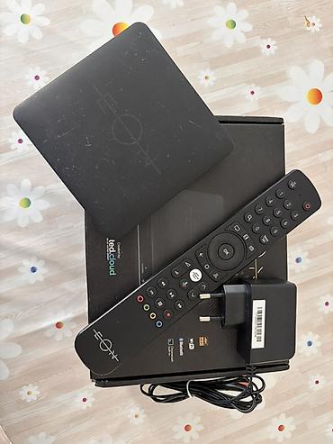 EON Smart Box multimedijalni TV boks sa daljinskim upravljačem i