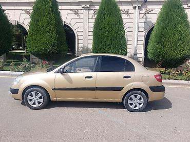 kia rio farası: Kia Rio sedan – qızılı rəng - Kuzov: 4 qapılı sedan, şüşələr — 2