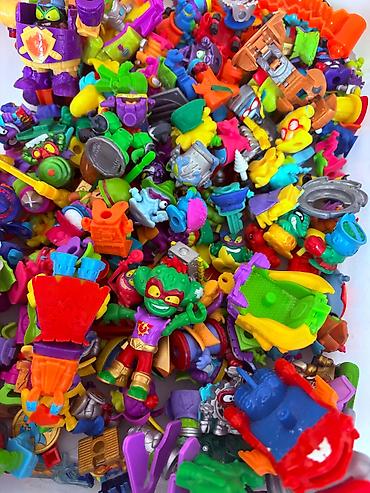poklon za decaka od 7 godina: Prodajem komplete super things igracka(zingsi) i figurice — 2