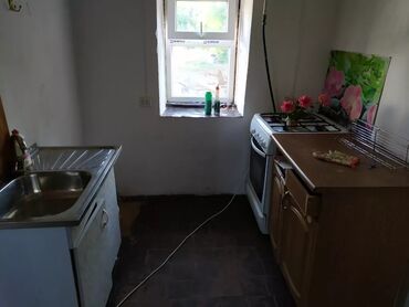 снять 1 комнатную квартиру в бишкеке: 40 м², 4 комнаты, Забор, огорожен, Утепленный