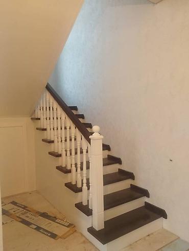 Деревянные лестницы: Деревянная лестница Для дома, Бесплатный замер, Вид дерева: Сосна, Форма лестницы: Много-маршевая, Стиль: Классический — 8