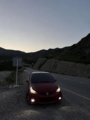 Продажа авто: Honda Fit: 2008 г., 1.5 л, Вариатор, Бензин, Хэтчбэк — 2
