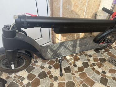 Bu elektrik skuterlə şəhər daxilində rahatlıqla hərəkət etmək