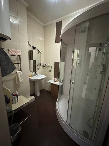 14: 5 комнат, 188 м², Дордой Плаза ТРЦ Элитка, 14 этаж, Косметический ремонт — 1