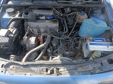 полик ош: Volkswagen Passat: 1992 г., 2 л, Механика, Бензин, Универсал