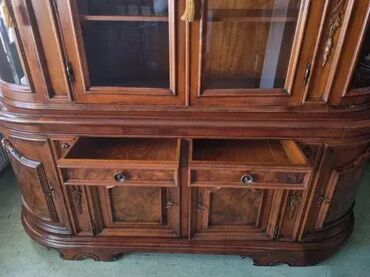 Stilske vitrine: Prelepa vitrina. Visina 230 cm Duzina 220 cm Dubina 55 cm na lalafo.rs — 3 Stilske vitrine: Prelepa vitrina. Visina 230 cm Duzina 220 cm Dubina 55 cm — 3