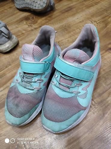 nike react: Продаю летние кроссовки.
для девочки.
размер-33 
Турецкая фирма — 6