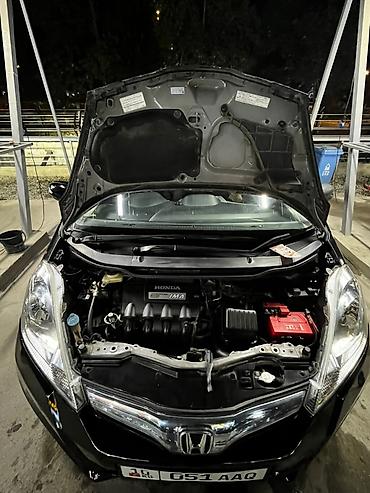 xundai solaris: Honda Fit: 2013 г., 1.3 л, Вариатор, Гибрид, Хэтчбэк — 6