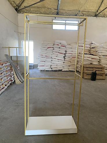 Стеллажи: Вешалка: ширина - 80 см длина - 150 см высота - 170 см длина рабочей — 10