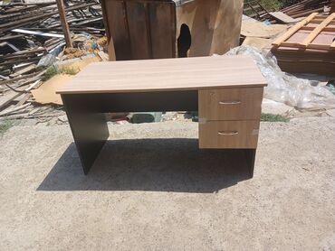 Ofis masaları: Yeni, İşçi üçün, Dördbucaq masa — 10