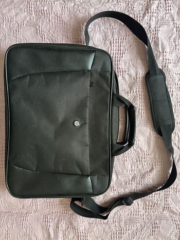 Чехлы и сумки для ноутбуков: Сумка для ноутбука, в идеальном состоянии