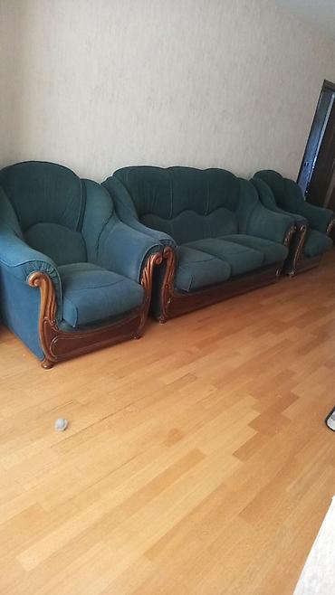 pufik divan: Divan və 2 ədəd kreslo Xarici bahalı mebeldir. Sadəcə üstü — 1