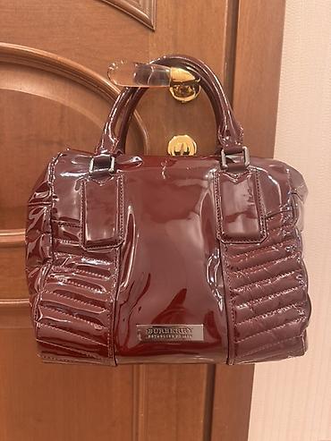 Çantalar: Burberry qadın çantası – laklı dəri, bordo rəng. - Parlaq patent dəri — 1