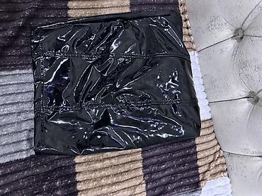 dəri geyim: Qara laklı mini ətək - Material: parıltılı, lak effektli örtüklü süni — 1