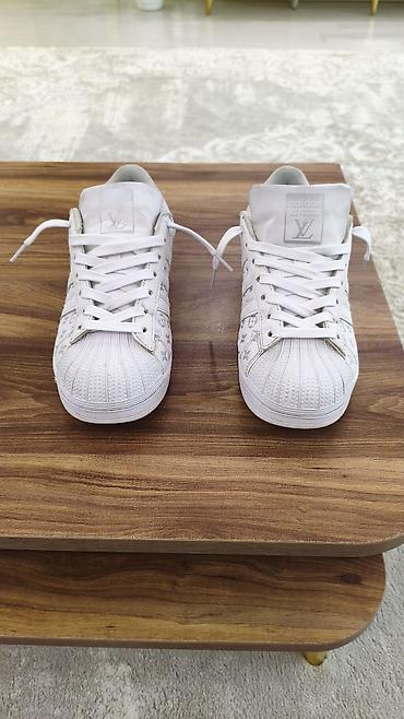 Adidas super star 40 azn alınıb 3 4 defe geyinilib razmer uygun
