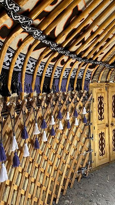 Изготовление юрт: Традиционная юрта с прочным деревянным каркасом и войлочным покрытием — 6