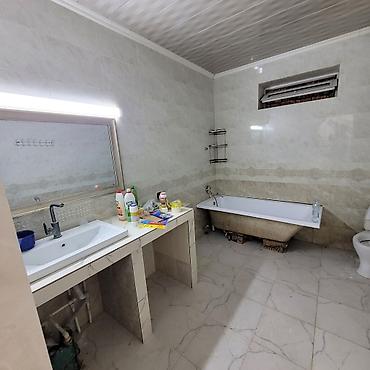 Продажа коттеджей и домов: Просторный дом с двумя этажами и функциональной планировкой. - — 3