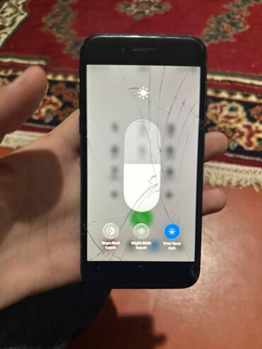 Apple iPhone: IPhone SE 2020, Qara, Qırıq — 1