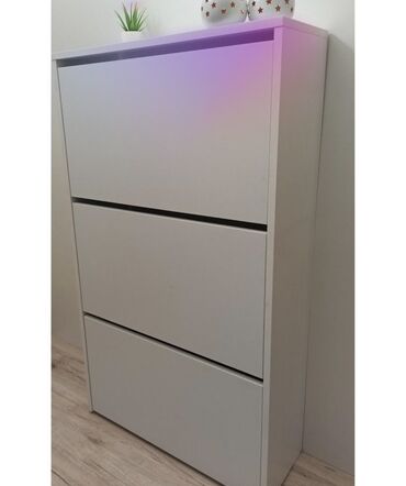 обувная шкаф: Компактная тумба для обуви с тремя откидными секциями. Особенности: -