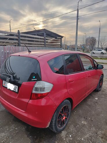 полицейский машина: Honda Jazz: 2009 г., 1.4 л, Механика, Бензин, Хэтчбэк