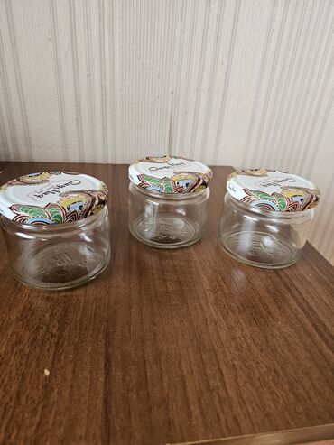 Balonlar, bankalar: Təcili. Yaxşı veziyyetde 330 qramlıq bankalar satılır.Bir bankanın — 6